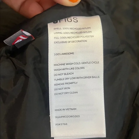 Figs On-Shift Packable Puffer Jacket in Black, Size Medium - Picture 12 of 12